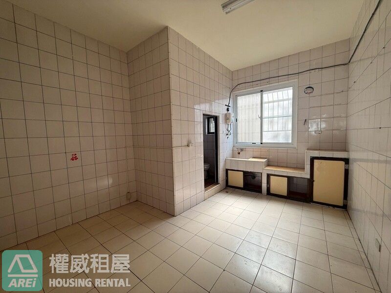 近市政府仁愛三街透天出租2樓以上