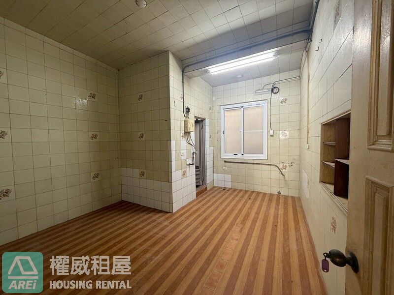 近市政府仁愛三街透天出租2樓以上