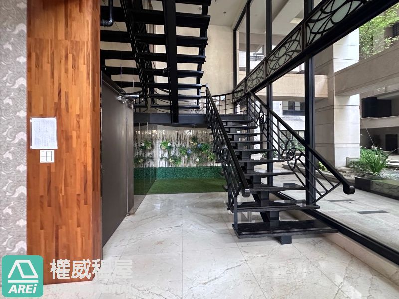高鐵特區博愛綻高樓層明亮大三房平車