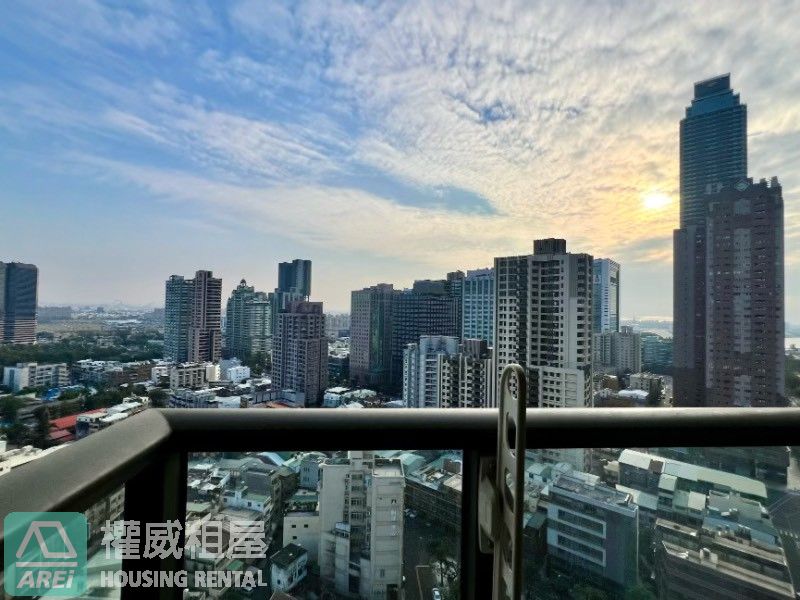 京城新世界|前鎮美景一覽無遺|稀有一大房平面車位|可租補