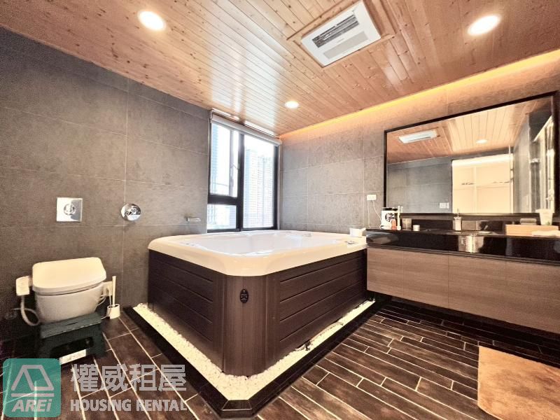 🏙 R8亞灣三多|殷雄・溫潤靜謐3房4衛・雙平車