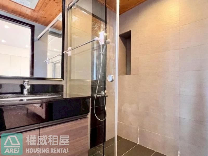 🏙 R8亞灣三多|殷雄・溫潤靜謐3房4衛・雙平車