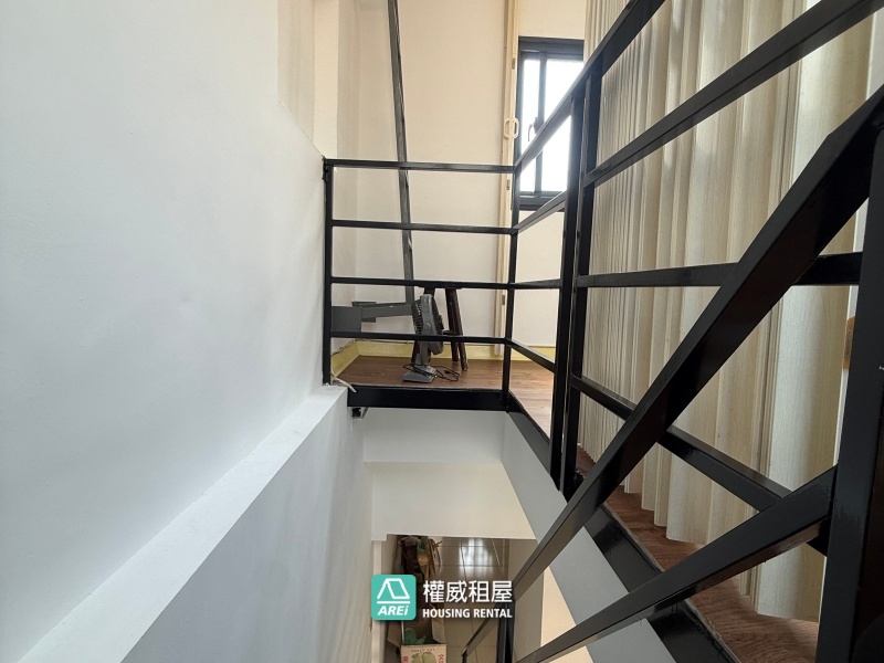翻新精美透天店面｜適合做生意(不做吃的)｜門前可停汽車