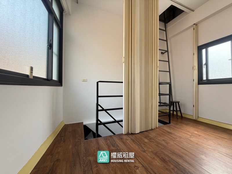 翻新精美透天店面｜適合做生意(不做吃的)｜門前可停汽車