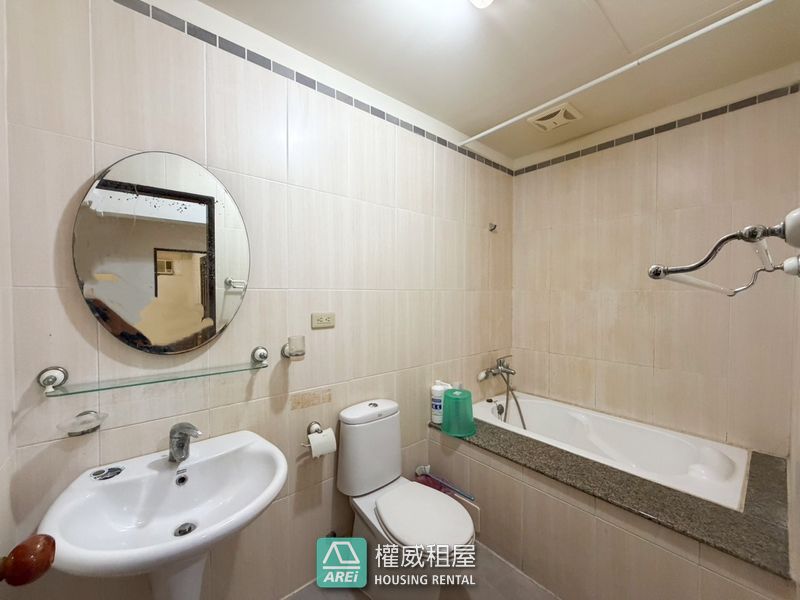 🍍🍍凹子底輕軌C23｜農16公園｜紐約三房可租補🍍🍍