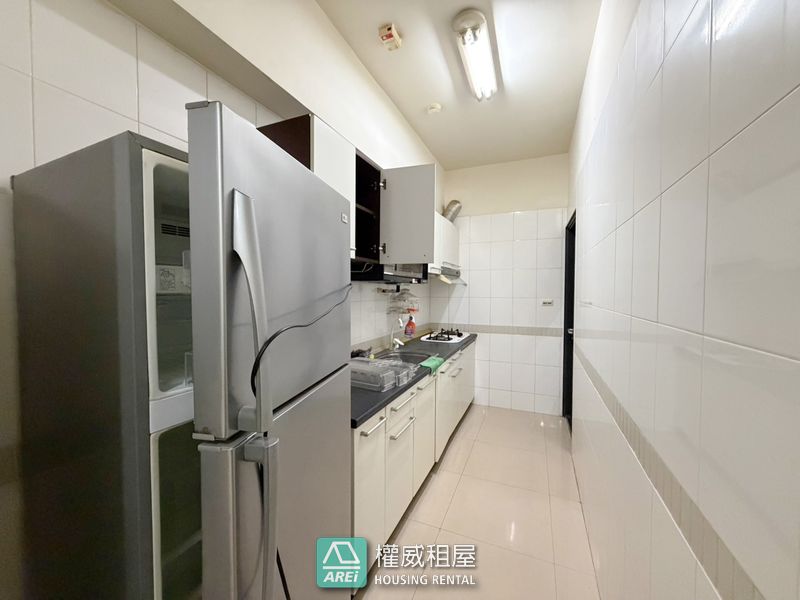 🍍🍍凹子底輕軌C23｜農16公園｜紐約三房可租補🍍🍍