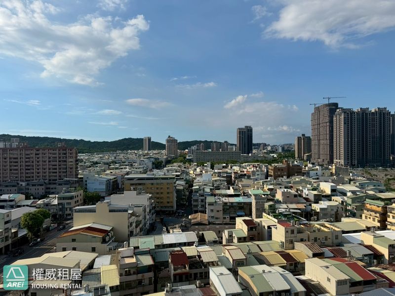 悅讀山妍|台鐵/輕軌美術館站|近柴山&美術館|附家具家電拎包入住|