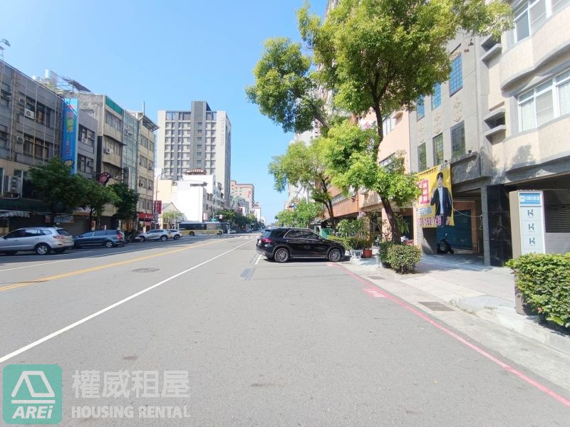 駁二旁燙金店面！七賢三路黃金商圈，展店必爭之王