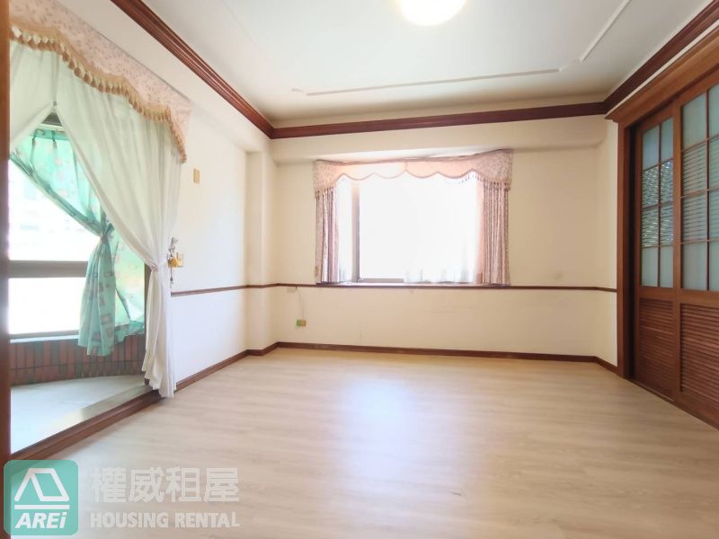 河堤社區*透天別墅|近大樂5+1房|雙車庫|室內空間超大