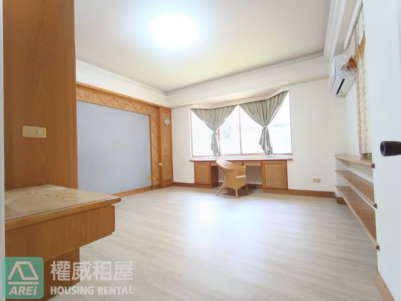 河堤社區*透天別墅|近大樂5+1房|雙車庫|室內空間超大
