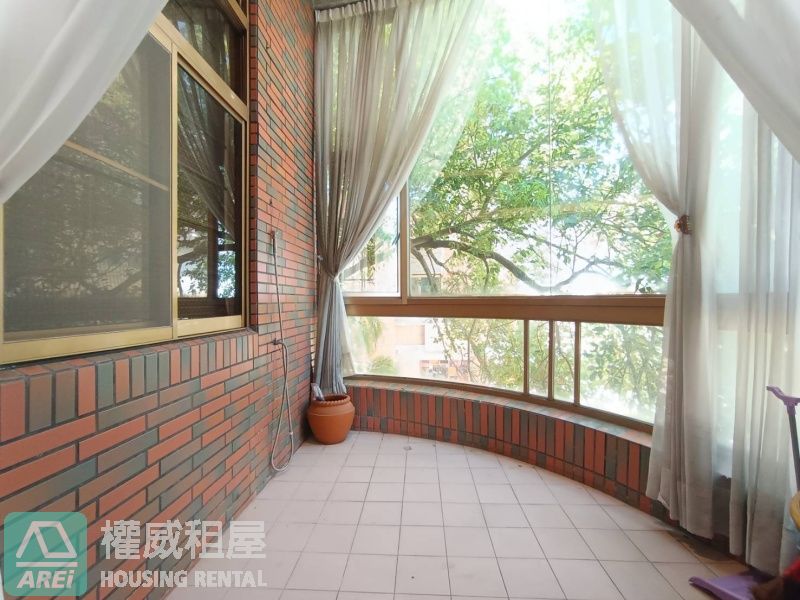 河堤社區*透天別墅|近大樂5+1房|雙車庫|室內空間超大