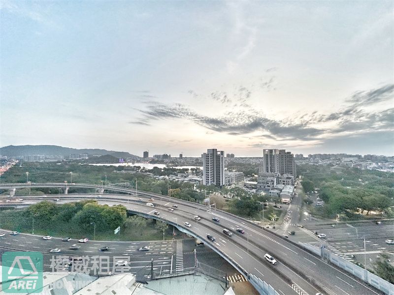 高鐵蓮池潭新光CITY景觀三房平車
