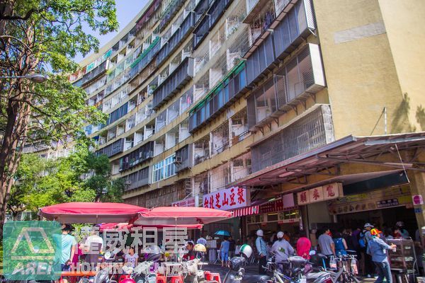 高質感社區｜翡翠流域三房＋平面車位｜可租補