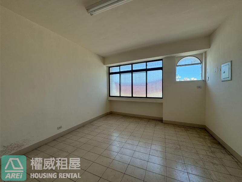 捷運獅甲站前「超大使用空間」黃金店面/純辦零售（禁餐飲油煙）