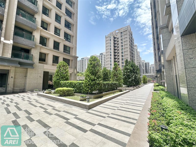 前鎮高中五甲R5新世界景觀高檔兩房平車