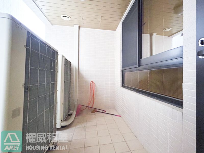 信義MRT國王一號院高級現代裝潢4房平車