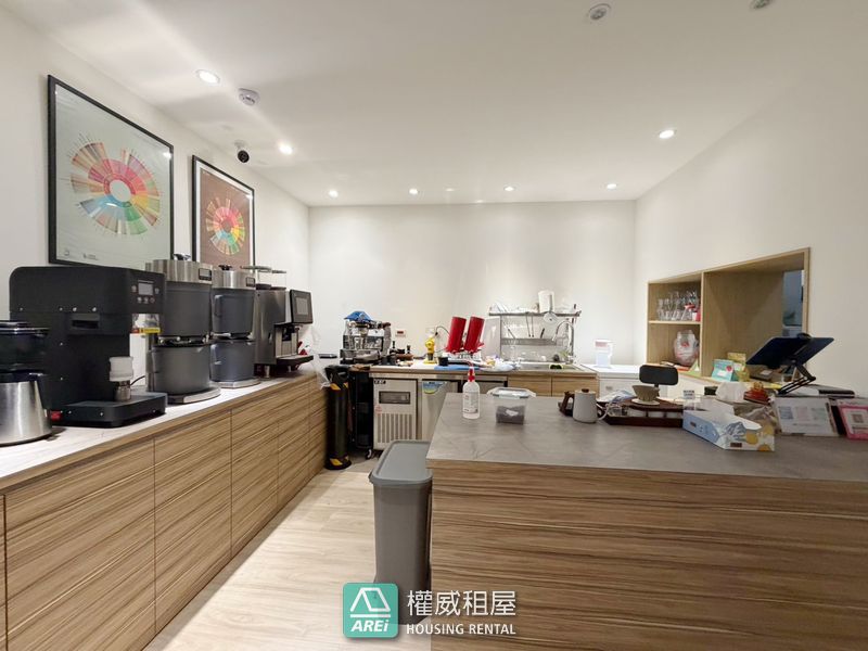 🍍建國四路鹽埕五福｜咖啡廳｜文青風1雙店面+後院🍍