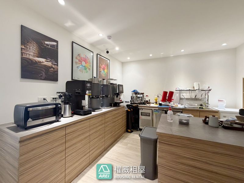 🍍建國四路鹽埕五福｜咖啡廳｜文青風1雙店面+後院🍍
