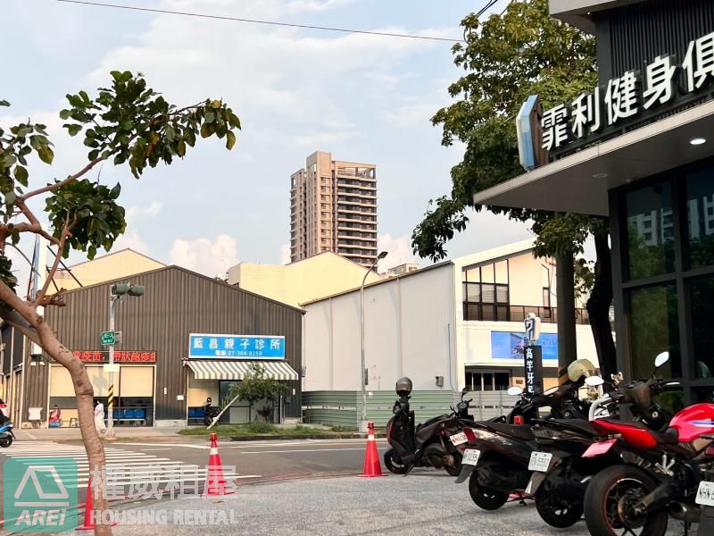 💎楠梓高雄大學|家樂福商圈｜顯目金透天三角窗