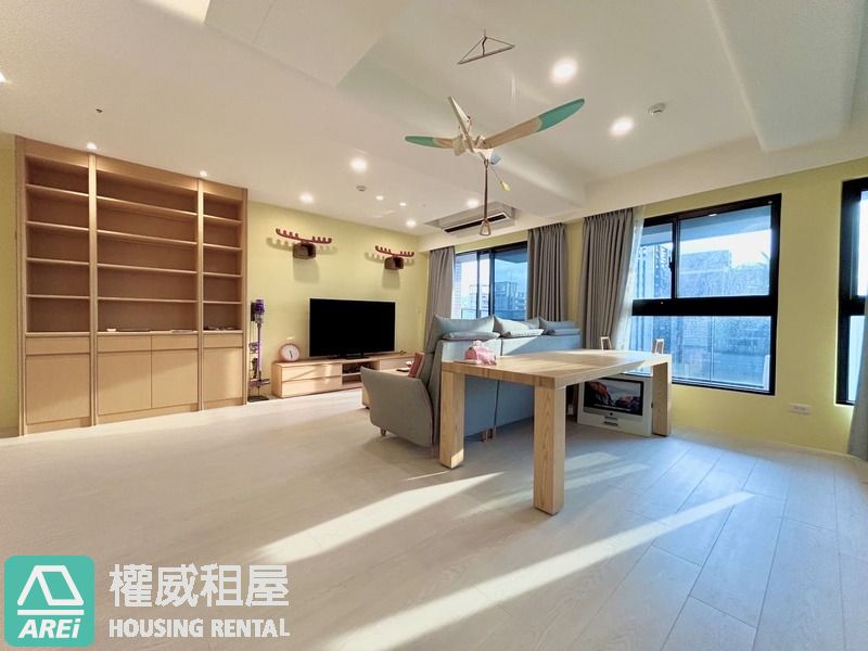 整層住家｜美術白天鵝｜精緻裝潢一大房｜開放式空間｜大平車