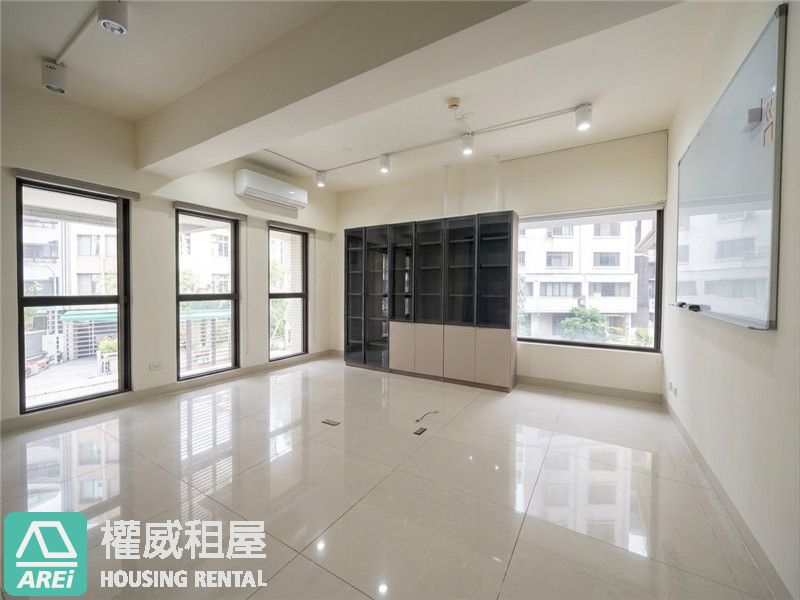 🎯高醫核心黃金角店｜郡都當代現代美裝極品店辦