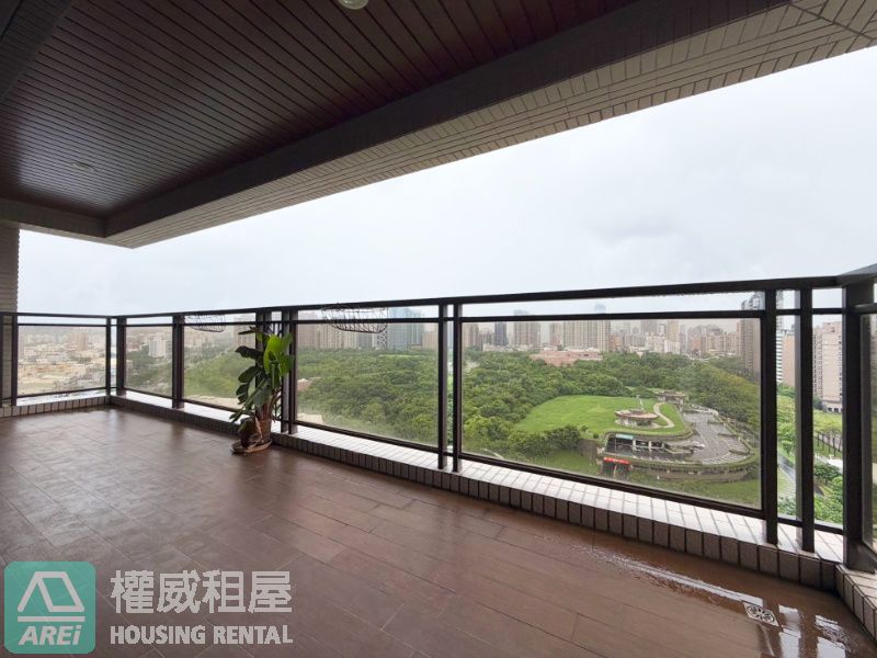美術帝國｜美術館第一排180°景觀4+1泳池