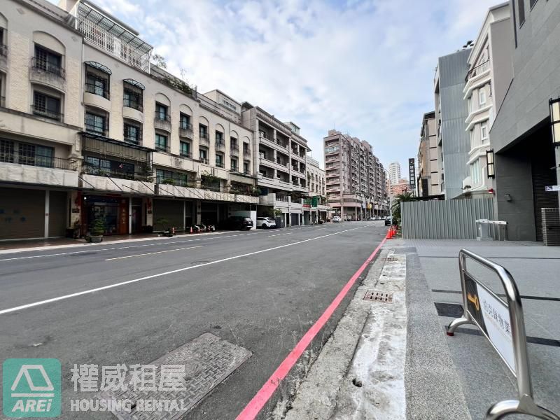 R14/15艾美巨蛋唯一店面|挑高1F+夾層(2樓)・稀有釋出