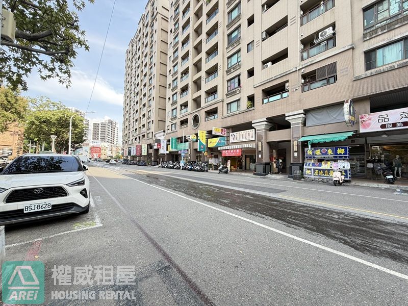 榮總商圈熱鬧賺錢1樓+夾層店面