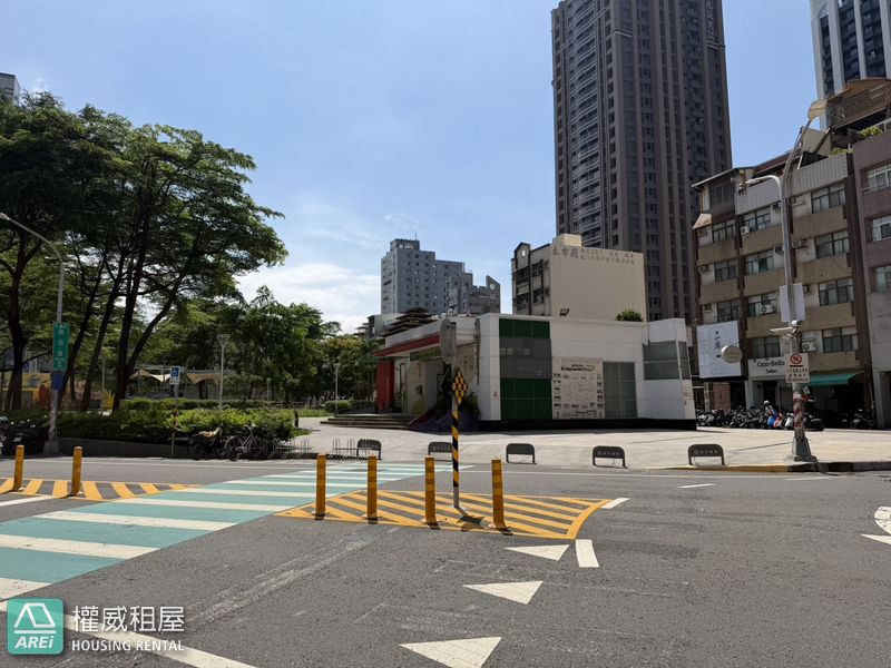 🍍三多商圈｜新光三越旁｜健身公寓｜四房四衛可寵🍍