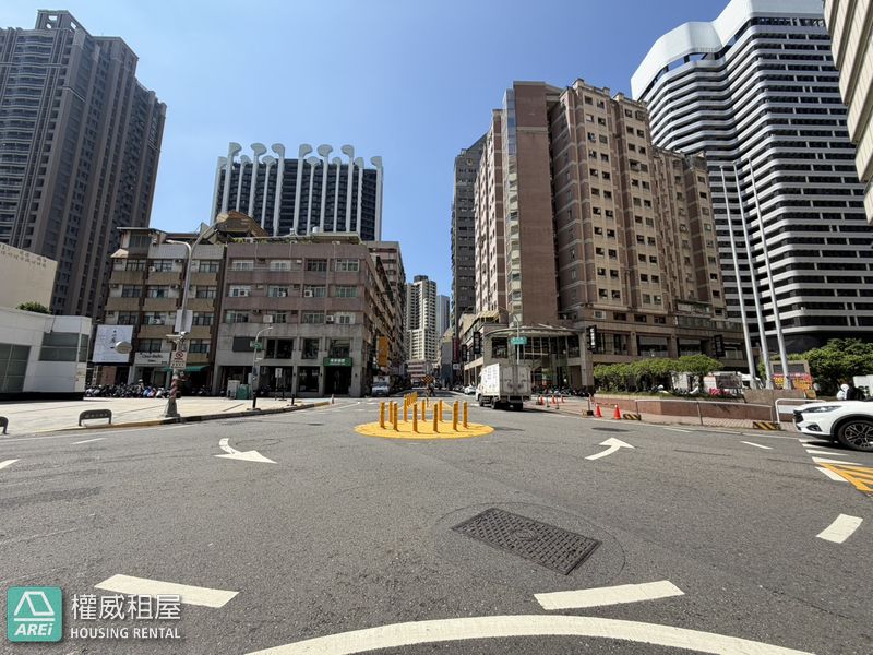 🍍三多商圈｜新光三越旁｜健身公寓｜四房四衛可寵🍍