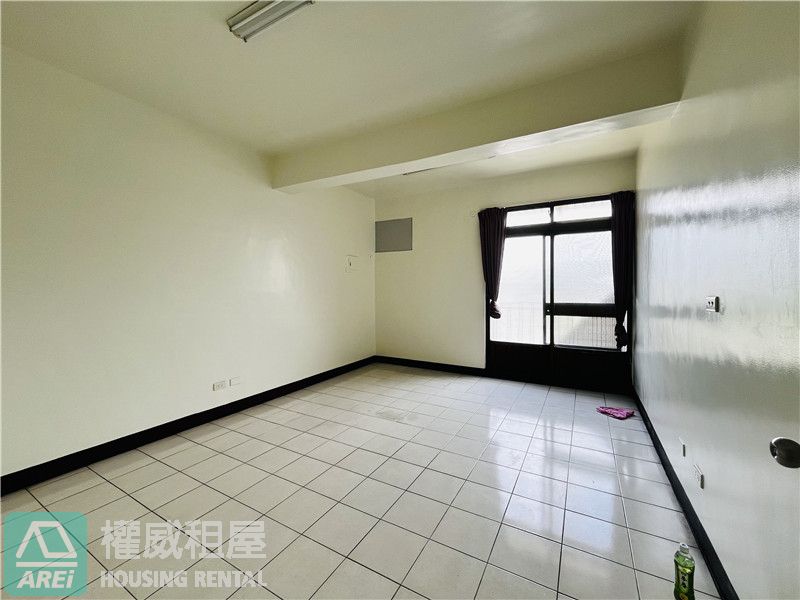 🐦‍🔥鳳仁路透天整棟出租 | 6房4衛浴格局方正 | 黃金店面