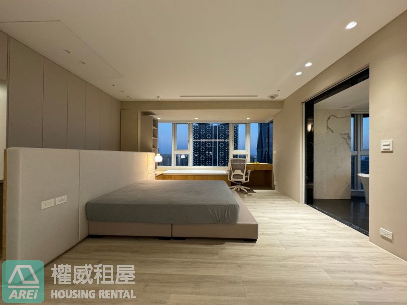 亞灣海港首排泊岸法式風情豪邸