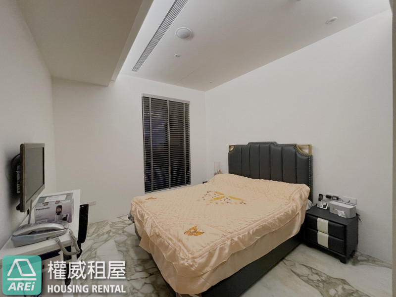 高鐵MRT達麗宮廷百萬裝潢泳池2+1房雙平車